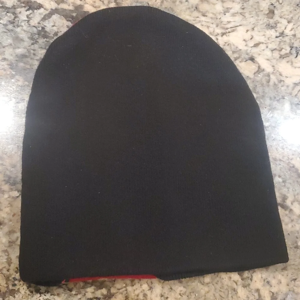 👣Black/Red Hockey Hat